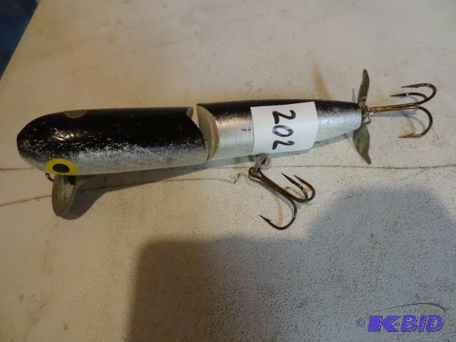 lot 202 image: Musky lure...