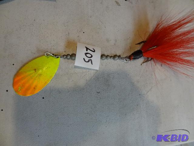 lot 205 image: Musky buck tail lure...