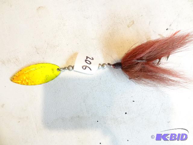 lot 206 image: Musky buck tail lure...