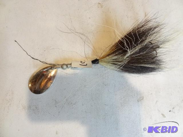 lot 207 image: Musky buck tail lure...