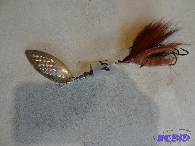 lot 209 image: Musky buck tail lure...