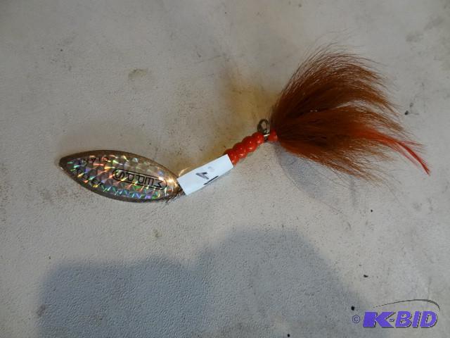 lot 211 image: Musky buck tail lure...
