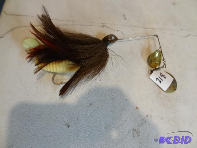 lot 218 image: Musky buck tail lure...