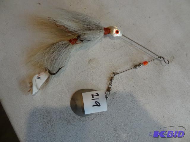 lot 219 image: Musky buck tail lure...
