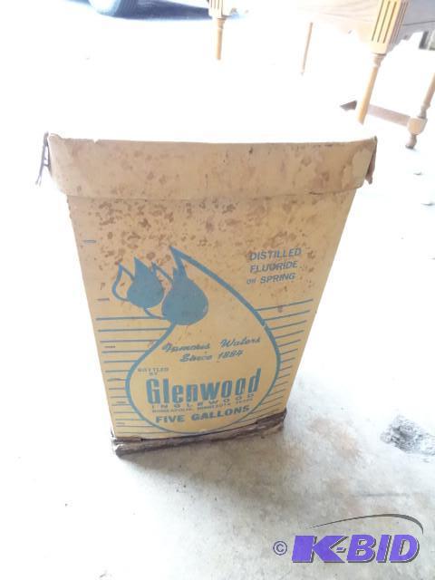 lot 252 image: Glenwwod Inglewood water bottle box...