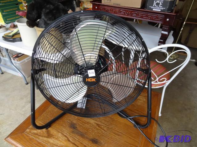 lot 256 image: 21" HDX fan...