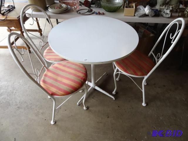 lot 265 image: Outdoor metal framed patio set. 30&...