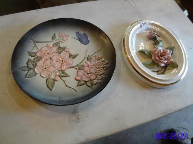 lot 312 image: Decorative wall hangings...