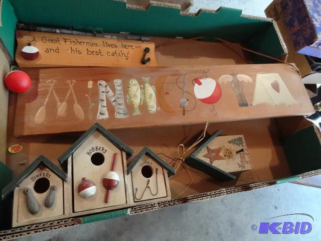 lot 325 image: Wood wall hangings...