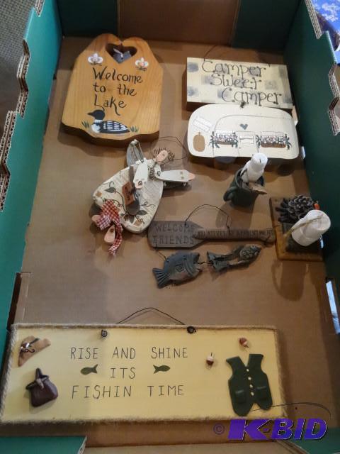 lot 326 image: Wood wall hangings...