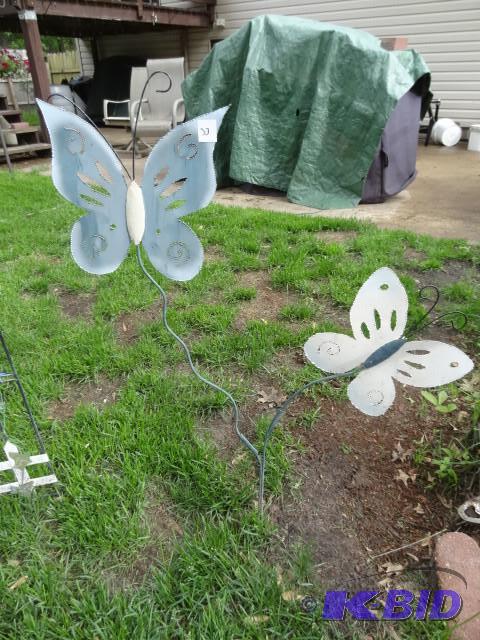 lot 33 image: Metal butterfly lawn art...