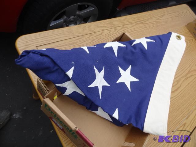 lot 372 image: Indoor american flag...