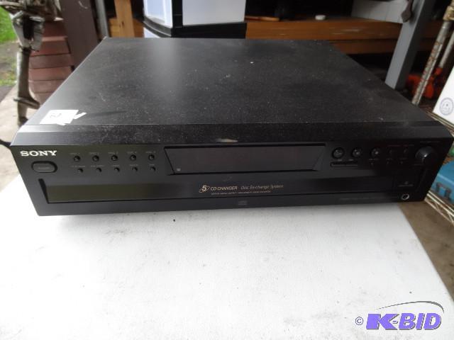 lot 61 image: Sony 5 CD changer. CDP-CE375...