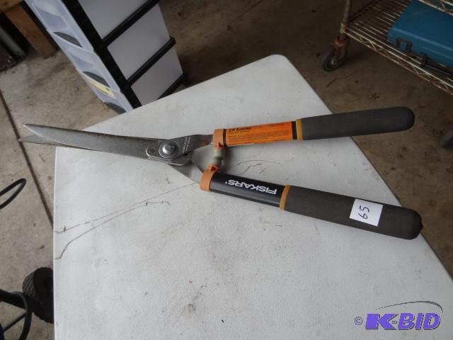 lot 65 image: Fiskars hedge clippers...