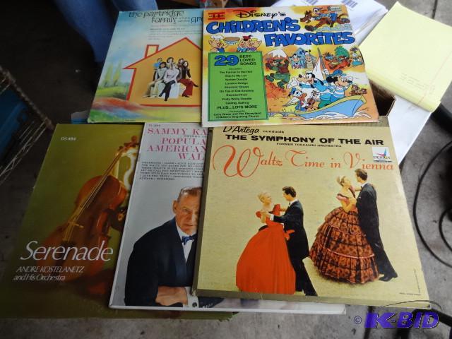 lot 69 image: Misc vintage records. Qty 25...