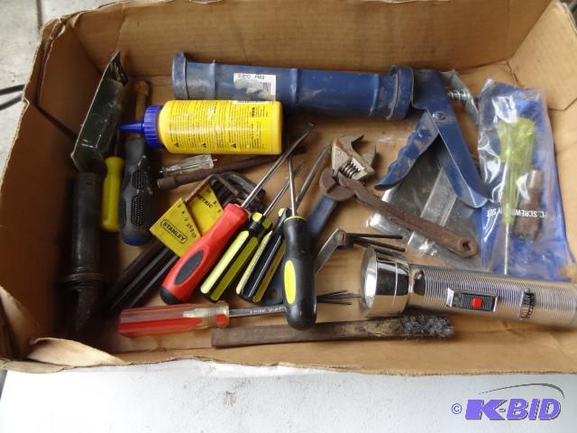 lot 73 image: Misc tools. Flashlight...