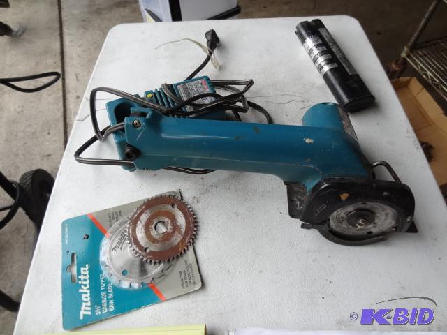 lot 81 image: Makita 9.6 volt cut off saw. 1 batt...
