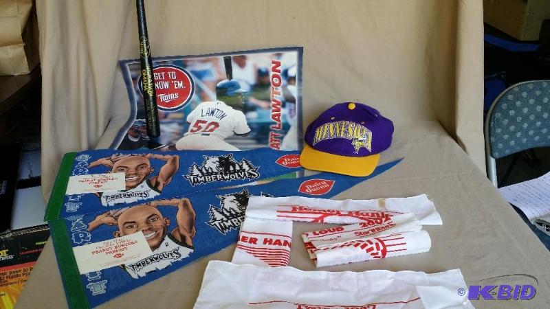 2 Timberwolves pennants, Vikings ha...