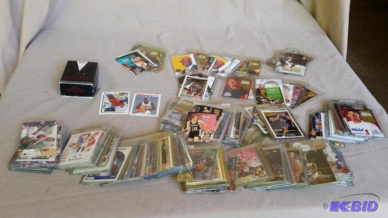 Large lot of Baketball&nbspcards i...
