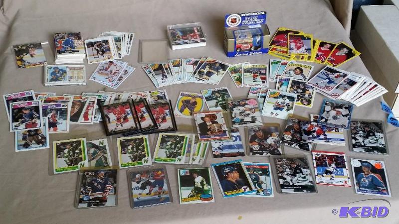 Lot of Hockey cards including Wayne...