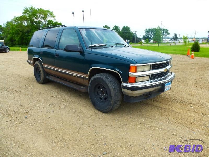 lot 11 image: 1995 Chevy Blazer LT 4WD Has 5.7 l...