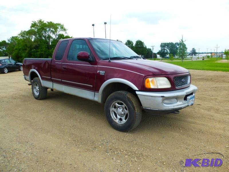 lot 12 image: 1998 Ford F-150 Lariat 4WD Has 5.4...