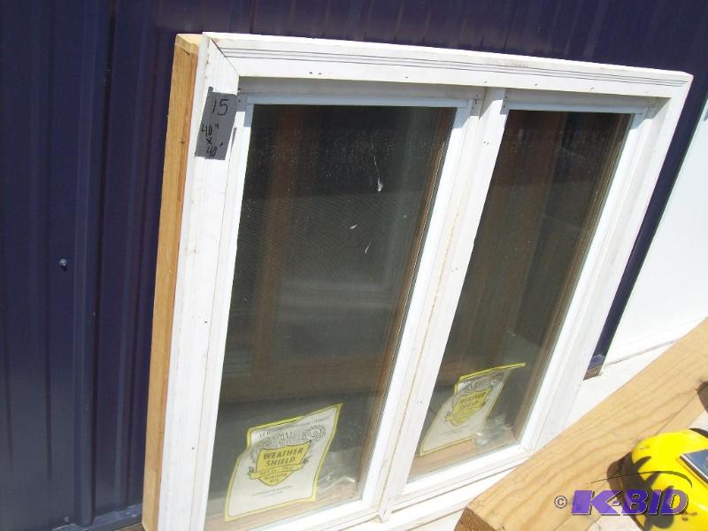 lot 10 image: Weather Shield window -40" x 4...