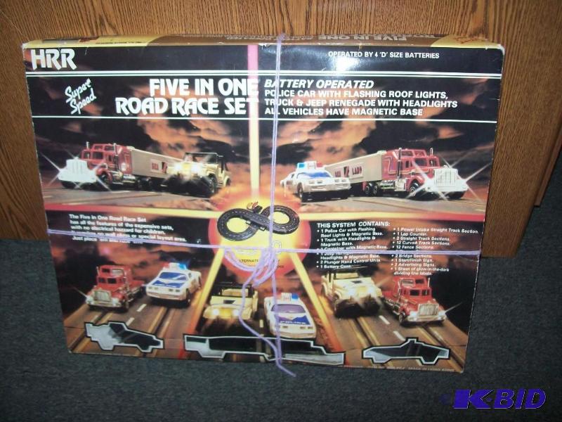 lot 14 image: Five In One Race Set -battery opera...