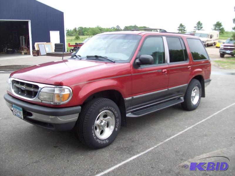 lot 4 image: Ford Explorer