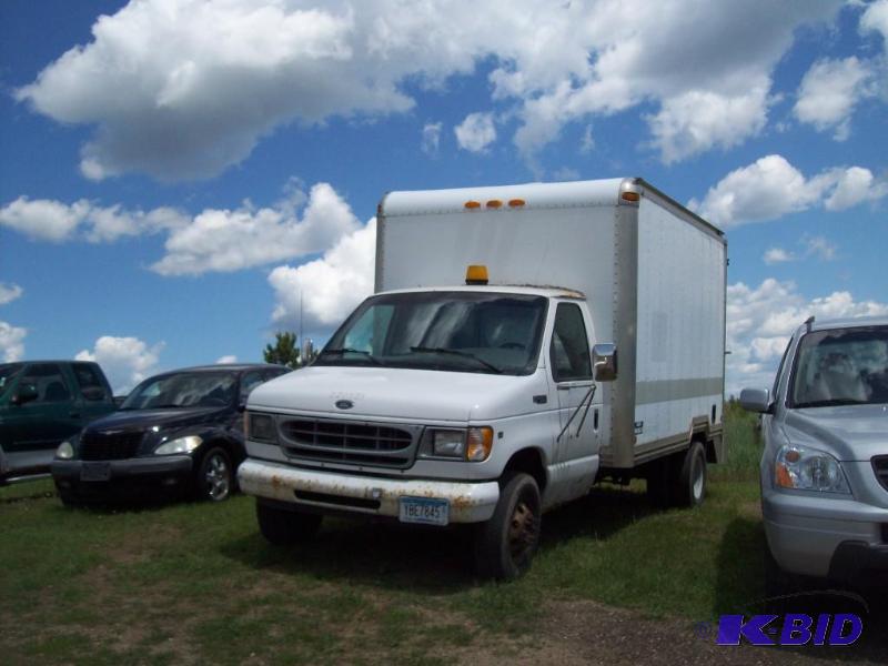 lot 5 image: Ford Cube Van