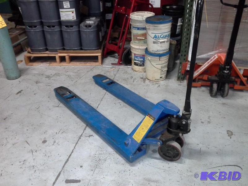 lot 123 image: Df Hand Pallet Truck