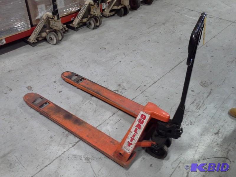lot 129 image: Pallet Jack