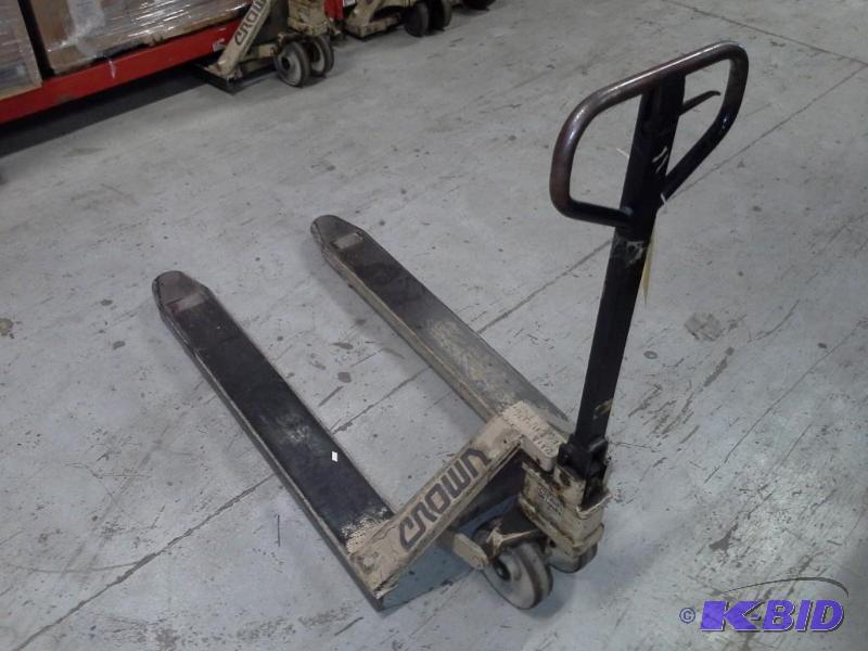 lot 130 image: Pallet Jack