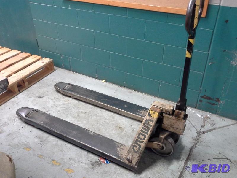 lot 150 image: Pallet Jack
