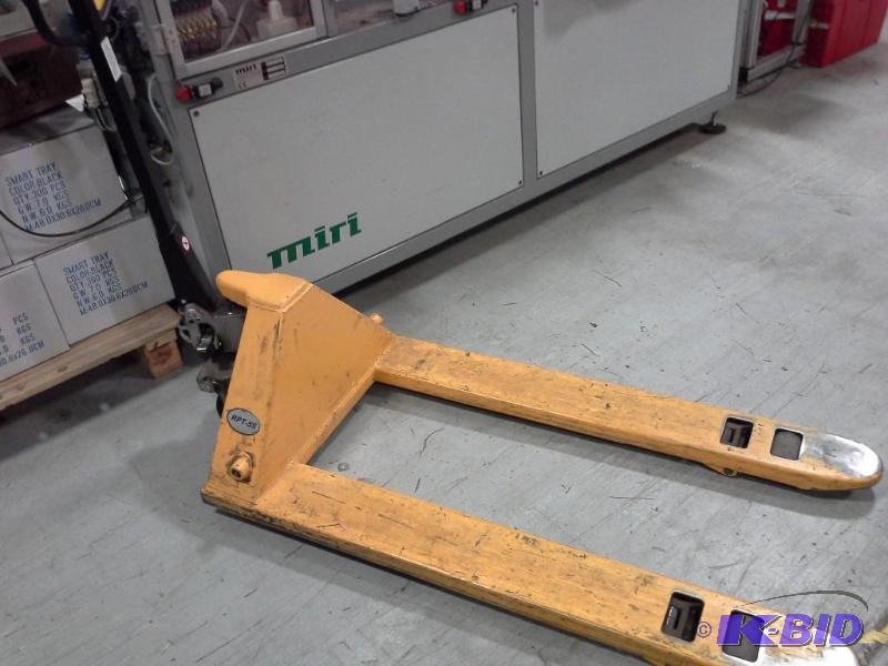 lot 151 image: Pallet Jack