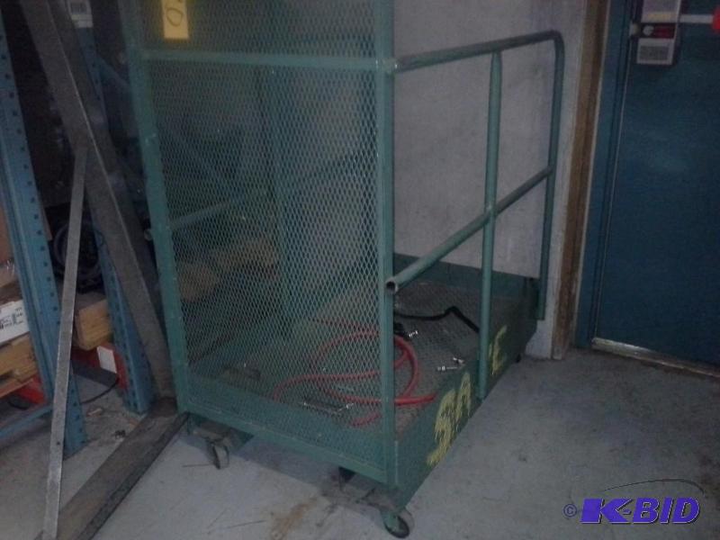 lot 20 image: Safety Cage,
