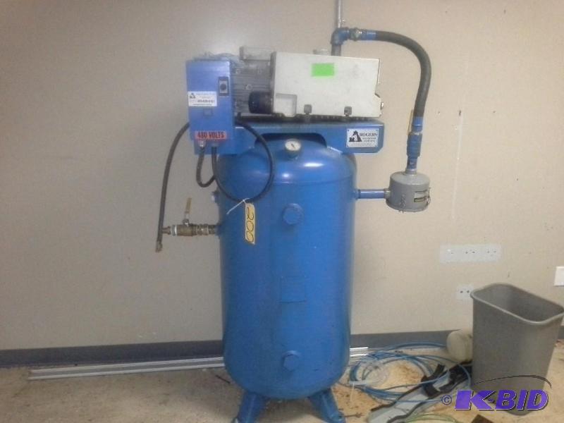 lot 200 image: Vacuum Pump,