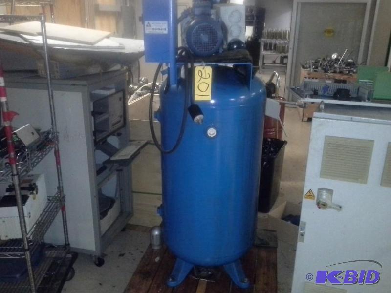 lot 201 image: Leybold Vacuum Pump,