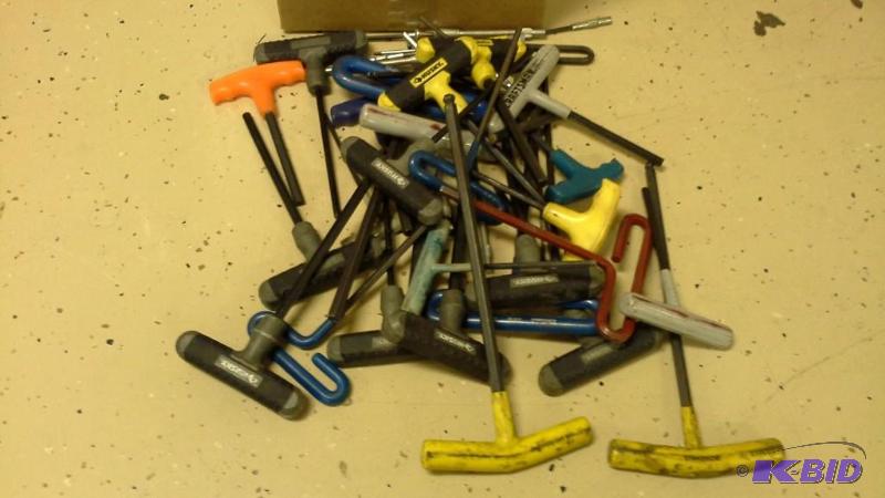lot 250 image: T Handle Drives