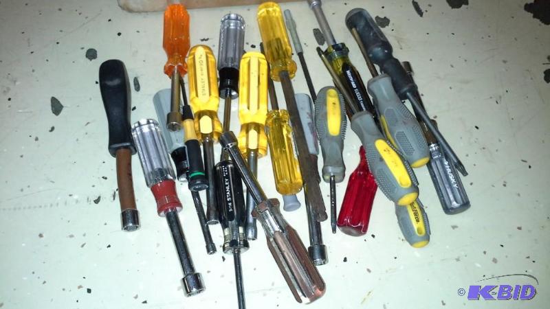 lot 251 image: Nut And Torque Drivers