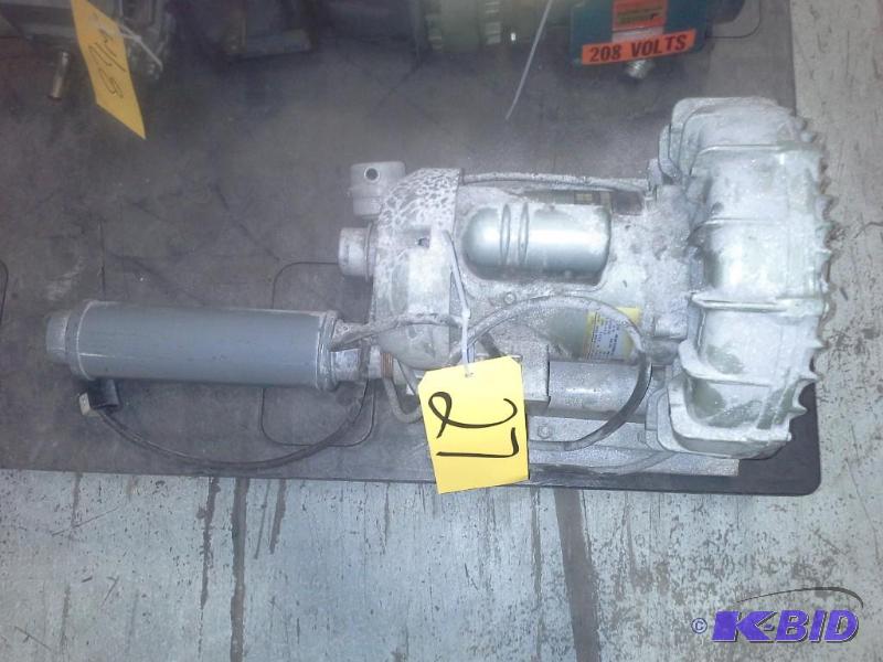 lot 27 image: Gast Regenair Motor,