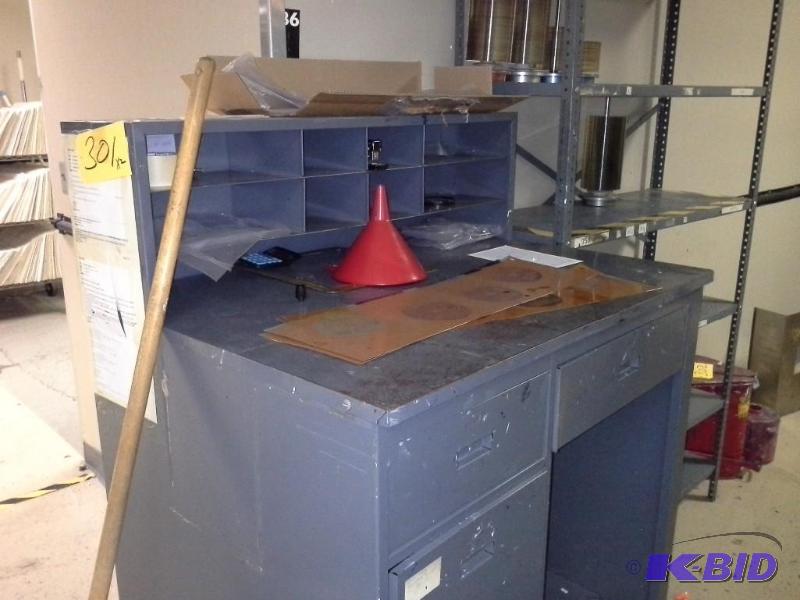 lot 301 image: Shippers Desk And Shelf
