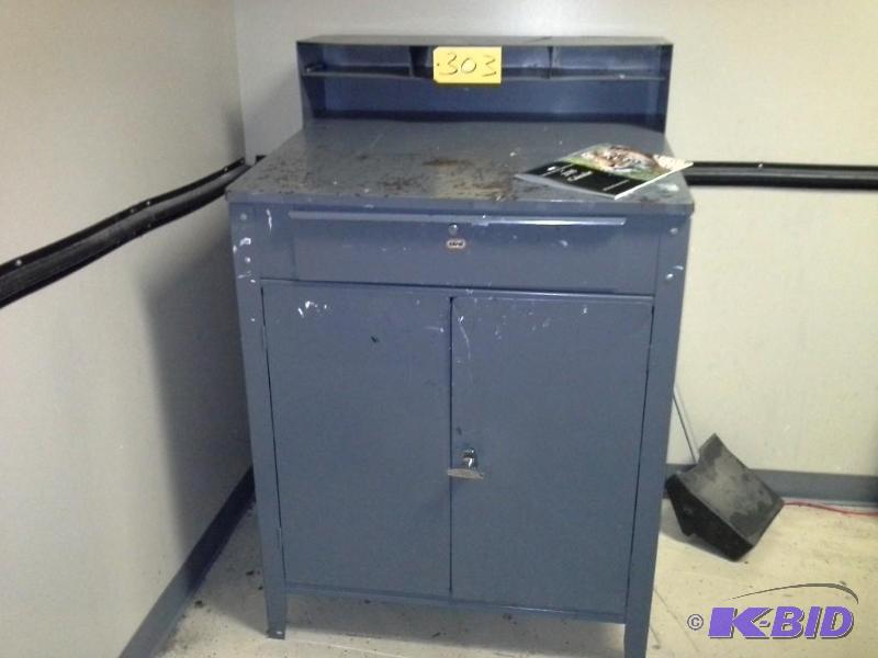 lot 303 image: Shippers Desk