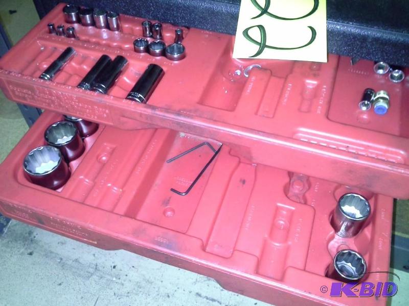 lot 322 image: Plastic Tool Chest