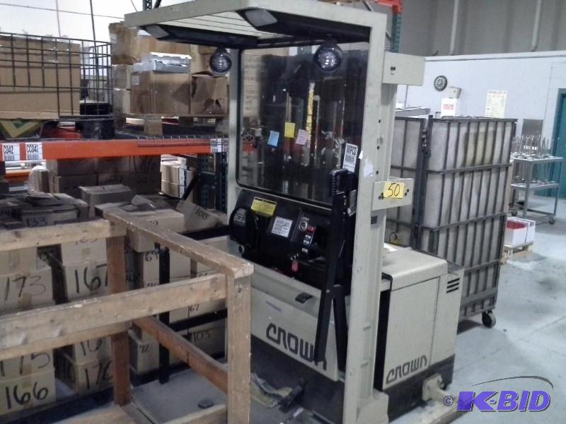 lot 50 image: Crown Lift Truck