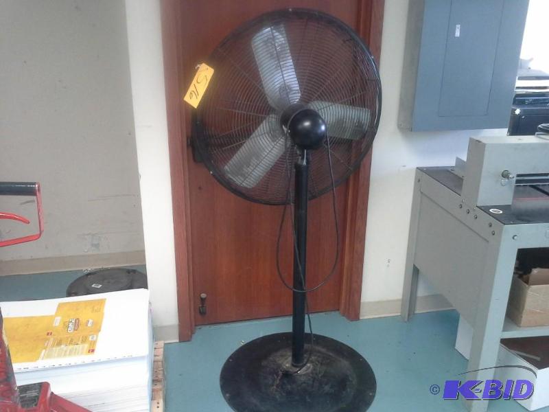 lot 516 image: Lakeland Commercial Fan,