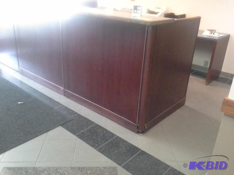 lot 524 image: Receptionist Area,  U  Shaped,