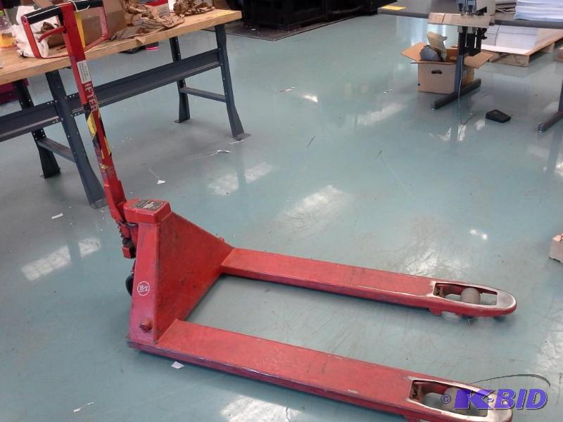 lot 581 image: Pallet Jack