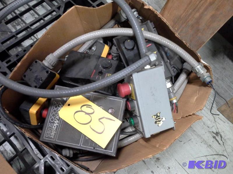lot 85 image: Box Lot Of Switches