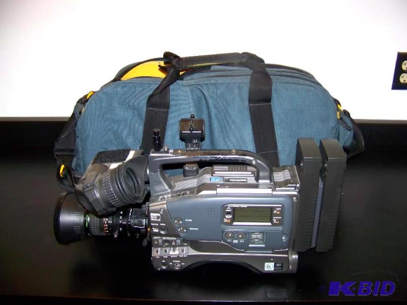 lot 35 image: JVC, MiniDV  DV Camcorder and KATA, padded Travel Bag